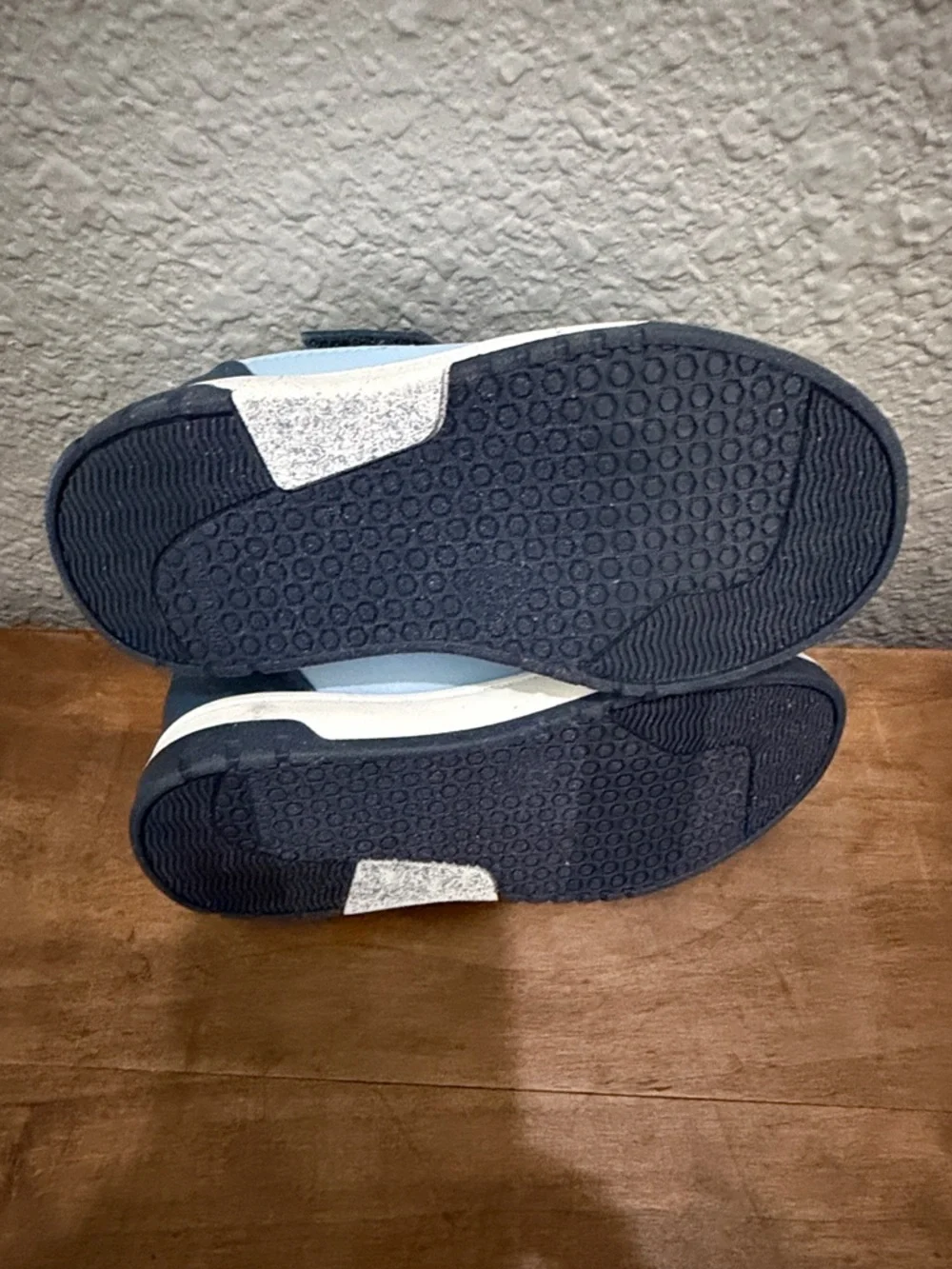 Cat & Jack Kids Light Blue & Navy Velcro Athletic Shoes size 9